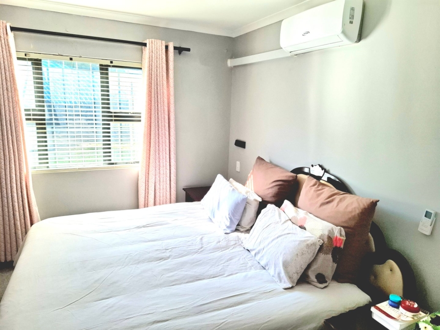 4 Bedroom Property for Sale in Oakdale Western Cape
